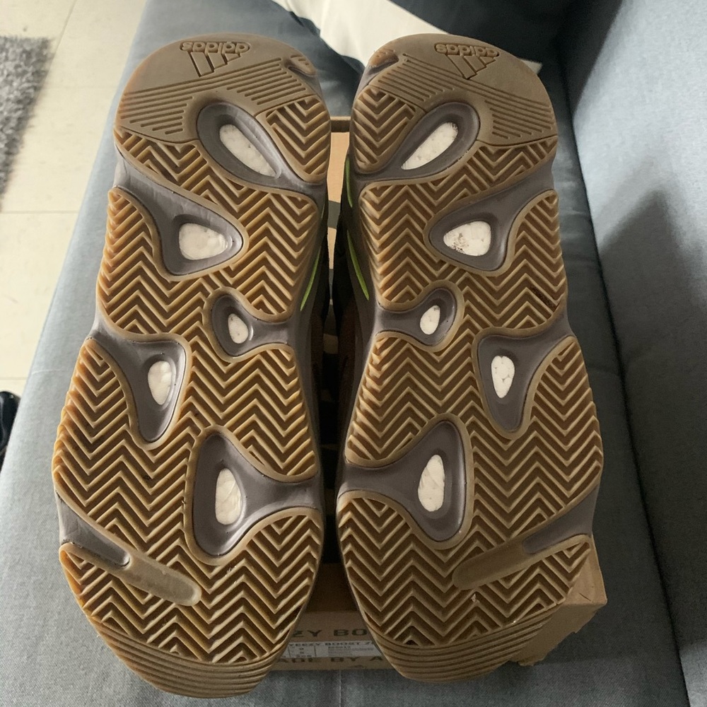 Yeezy boost 700 mauve‎ in a 9.5 - Picture 7 of 13